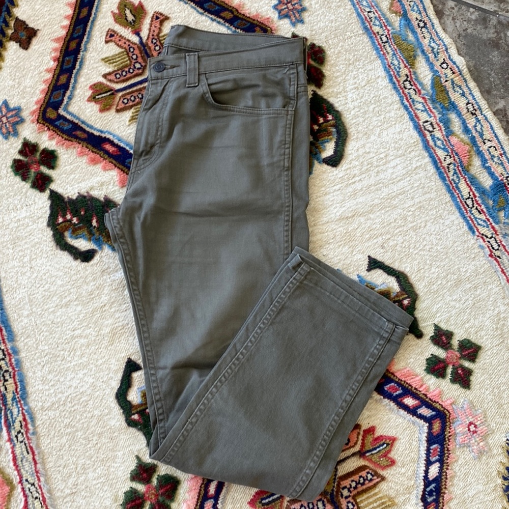 Men’s Levi’s 513 olive green jeans